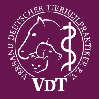 Logo des Verband Deutscher Tierheilpraktiker. Der Kopf eines Pferdes, eines Hundes und einer Katze zusammen mit einem Äskulapstab in einem Kreis.